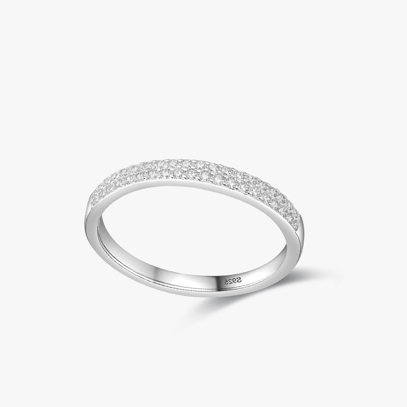 แหวนเพชรซ้อนชั้นสุดเก๋และเรียบง่าย