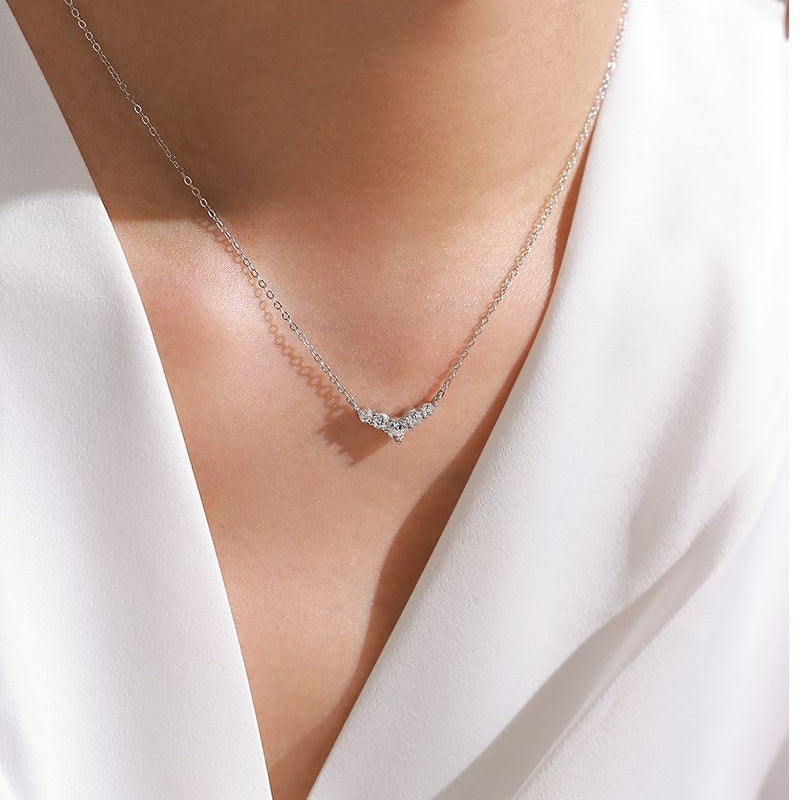 สร้อยคอกระดูกไหปลาร้ารูปตัววีลายปลาโลมาและนางเงือก