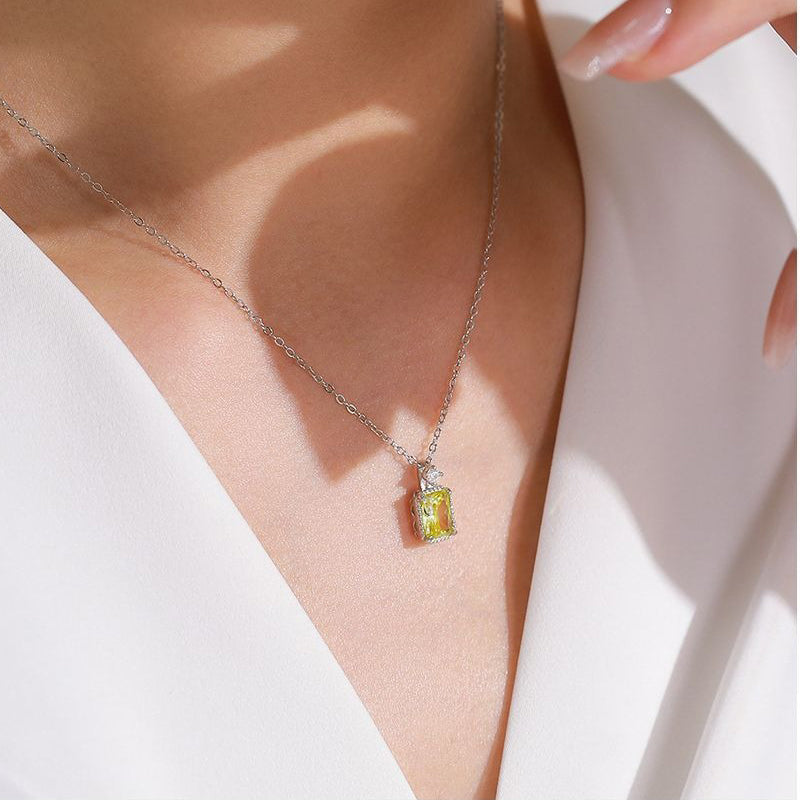 ชุดเครื่องประดับสร้อยคอและต่างหูพร้อมจี้คริสตัลสีเหลืองมะกอกสุดหรู