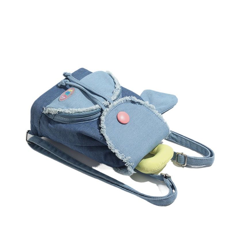 กระเป๋าเป้สะพายหลังทรงโดนัทพู่ผ้าเดนิมตัดกัน