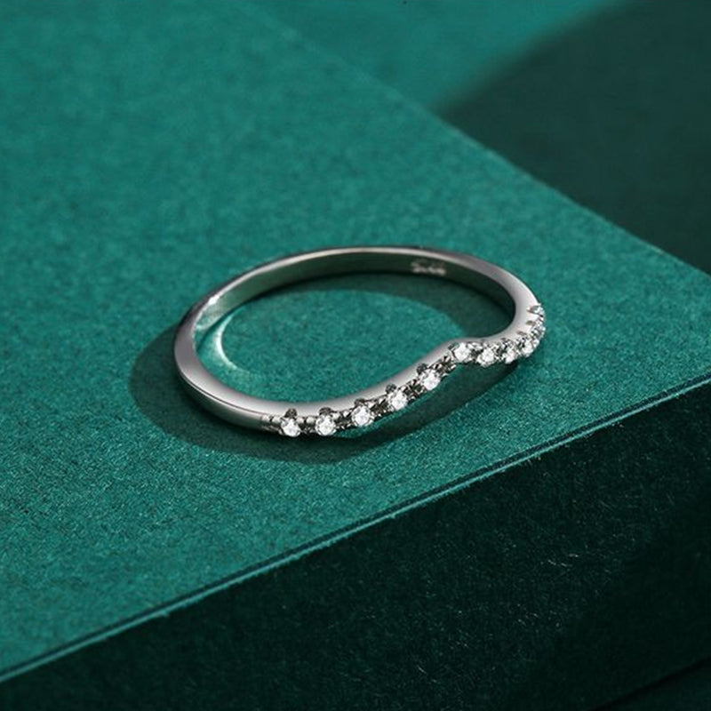 แหวนรูปดาวและพระจันทร์รูปตัววี เรียบง่ายและอเนกประสงค์