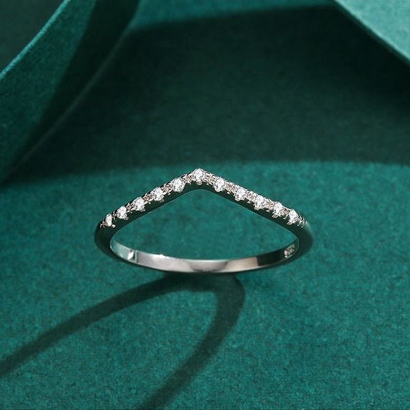 แหวนรูปดาวและพระจันทร์รูปตัววี เรียบง่ายและอเนกประสงค์