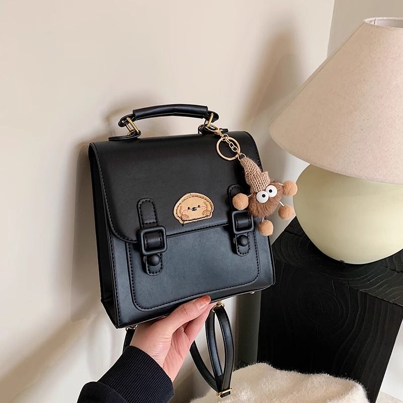 กระเป๋าเป้สะพายหลังแบบมีหัวเข็มขัดสีน้ำตาลสไตล์เรโทรเรียบง่าย / 3 สี