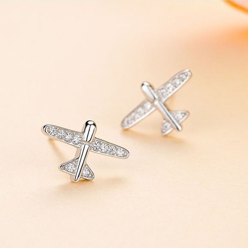 ต่างหูเครื่องบินประดับเพชรหรูหราและเรียบง่าย